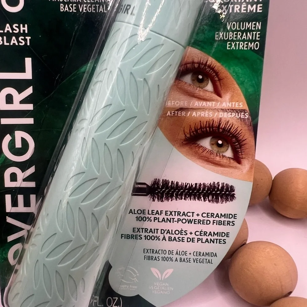 Cover Girl Lash Blast Cleantopia Mascara (Extreme Black)